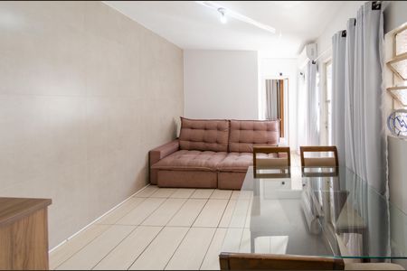 Casa à venda com 200m², 2 quartos e 8 vagas Casa à venda com 200m², 2 quartos e 8 vagasSala