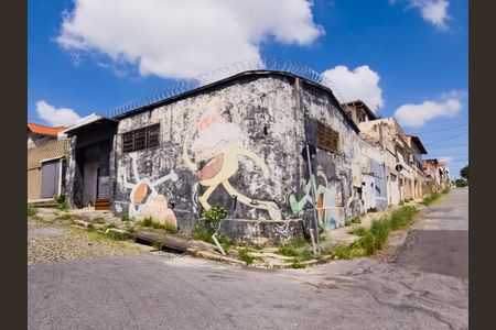 Casa à venda com 200m², 2 quartos e 8 vagas Casa à venda com 200m², 2 quartos e 8 vagasFachada