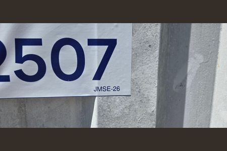 Casa à venda com 200m², 2 quartos e 8 vagas Casa à venda com 200m², 2 quartos e 8 vagasPlaquinha instalada