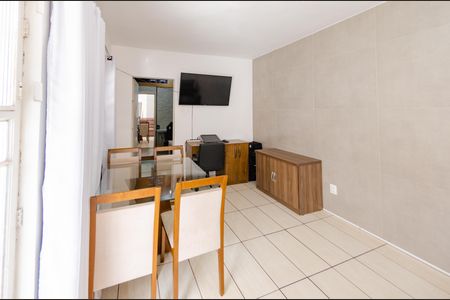 Casa à venda com 200m², 2 quartos e 8 vagas Casa à venda com 200m², 2 quartos e 8 vagasSala