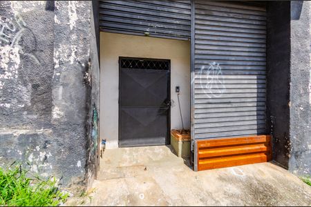 Casa à venda com 200m², 2 quartos e 8 vagas Casa à venda com 200m², 2 quartos e 8 vagasGalpão