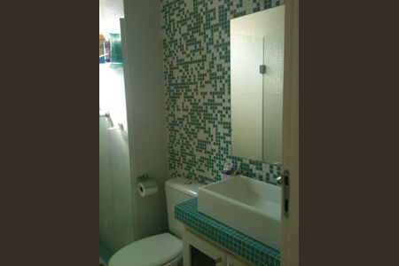 Apartamento à venda com 55m², 2 quartos e sem vaga Apartamento à venda com 55m², 2 quartos e sem vagaBanheiro