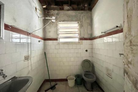 Banheiro  de casa à venda com 2 quartos, 80m² em Vila Mira, São Paulo