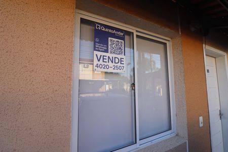 Casa à venda com 112m², 3 quartos e 2 vagasplaca na janela
