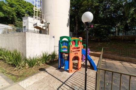 Apartamento à venda com 42m², 2 quartos e 1 vaga Apartamento à venda com 42m², 2 quartos e 1 vagaÁrea comum - Playground