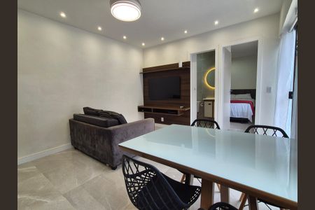 Sala  de casa de condomínio para alugar com 2 quartos, 300m² em Vargem Pequena, Rio de Janeiro