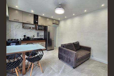 Sala  de casa de condomínio para alugar com 2 quartos, 300m² em Vargem Pequena, Rio de Janeiro