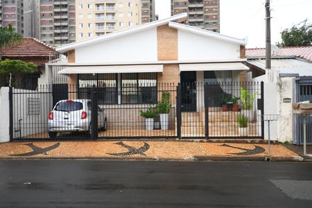 Casa à venda com 181m², 3 quartos e 1 vagaFachada