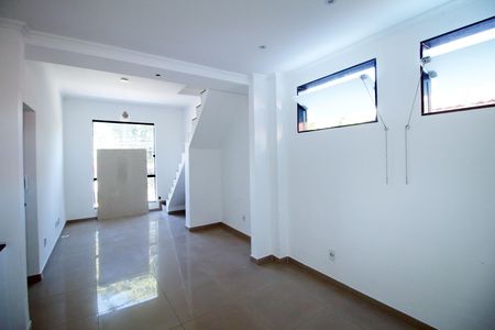 Sala de casa para alugar com 3 quartos, 180m² em Vila da Penha, Rio de Janeiro