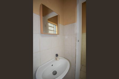 Banheiro de casa para alugar com 1 quarto, 43m² em Mutua, São Gonçalo