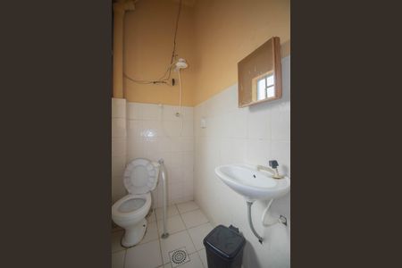 Banheiro de casa para alugar com 1 quarto, 43m² em Mutua, São Gonçalo