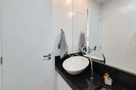 Apartamento à venda com 63m², 2 quartos e 2 vagasBanheiro da Suíte