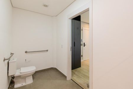 Banheiro de kitnet/studio para alugar com 1 quarto, 30m² em Centro Histórico, Porto Alegre