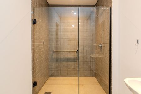 Banheiro de kitnet/studio para alugar com 1 quarto, 30m² em Centro Histórico, Porto Alegre