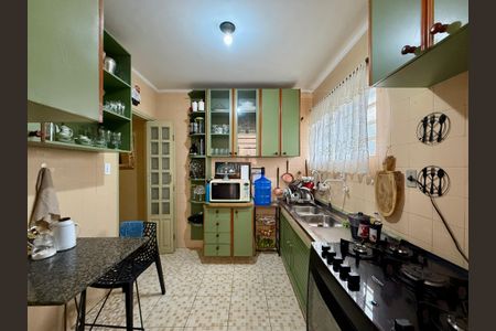 Casa à venda com 160m², 3 quartos e 2 vagasCozinha 