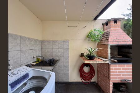 Casa à venda com 160m², 3 quartos e 2 vagasÁrea de Serviço