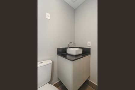 Banheiro de apartamento à venda com 1 quarto, 37m² em Mont’serrat, Porto Alegre