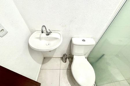 Banheiro de casa para alugar com 1 quarto, 32m² em Penha de França, São Paulo