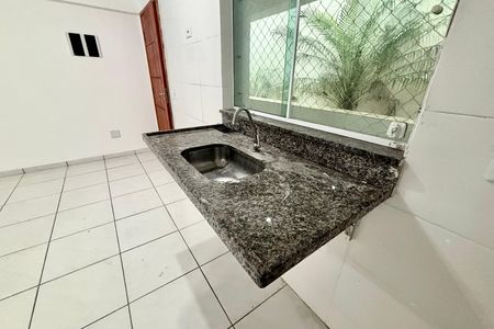 Cozinha de casa para alugar com 1 quarto, 32m² em Penha de França, São Paulo