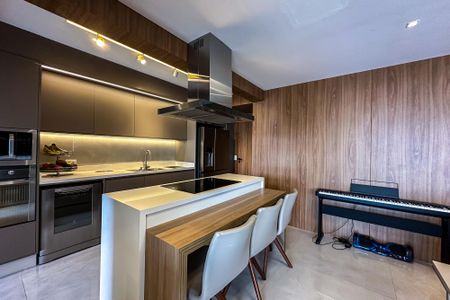 Apartamento à venda com 119m², 3 quartos e 2 vagas Apartamento à venda com 119m², 3 quartos e 2 vagasCozinha