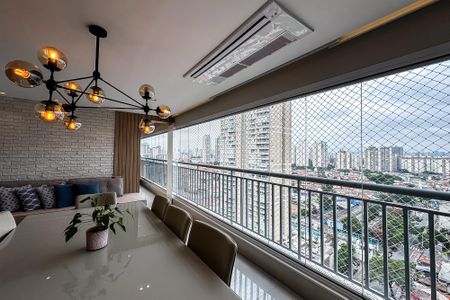 Apartamento à venda com 119m², 3 quartos e 2 vagas Apartamento à venda com 119m², 3 quartos e 2 vagasVaranda da Sala
