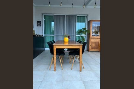 Apartamento à venda com 211m², 2 quartos e 3 vagas Apartamento à venda com 211m², 2 quartos e 3 vagasÁrea externa