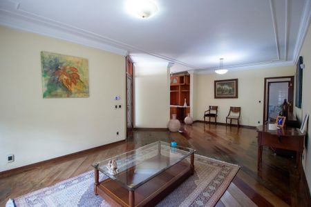 Casa para alugar com 334m², 3 quartos e 3 vagas Casa para alugar com 334m², 3 quartos e 3 vagasSala