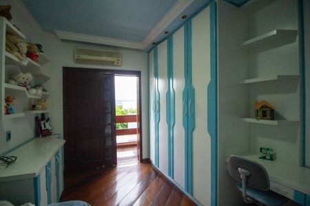 Casa para alugar com 334m², 3 quartos e 3 vagas Casa para alugar com 334m², 3 quartos e 3 vagasQuarto 1