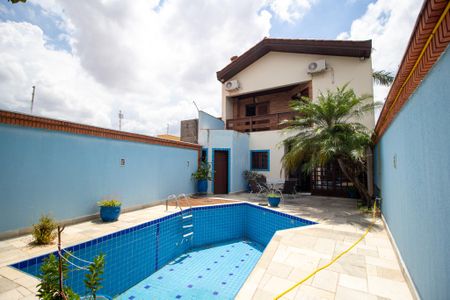 Casa para alugar com 334m², 3 quartos e 3 vagas Casa para alugar com 334m², 3 quartos e 3 vagasÁrea externa