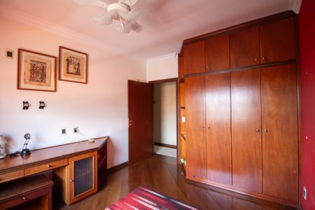 Casa para alugar com 334m², 3 quartos e 3 vagas Casa para alugar com 334m², 3 quartos e 3 vagasQuarto 2