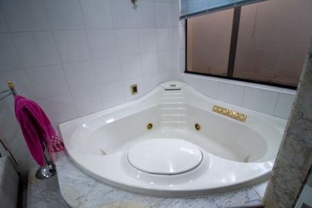 Casa para alugar com 334m², 3 quartos e 3 vagas Casa para alugar com 334m², 3 quartos e 3 vagasBanheiro da Suíte