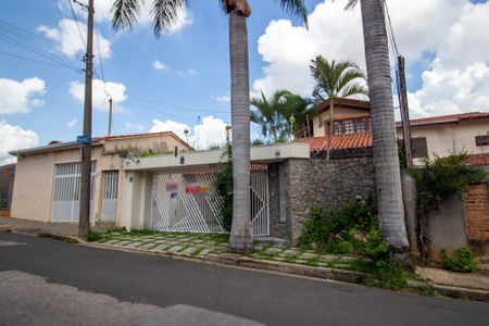 Casa para alugar com 334m², 3 quartos e 3 vagas Casa para alugar com 334m², 3 quartos e 3 vagasFachada