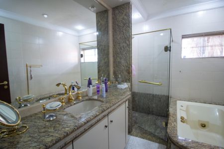 Casa para alugar com 334m², 3 quartos e 3 vagas Casa para alugar com 334m², 3 quartos e 3 vagasBanheiro