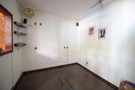 Casa para alugar com 334m², 3 quartos e 3 vagas Casa para alugar com 334m², 3 quartos e 3 vagasSala Fundos