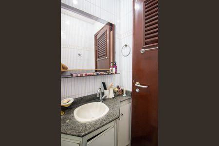 Casa para alugar com 334m², 3 quartos e 3 vagas Casa para alugar com 334m², 3 quartos e 3 vagasBanheiro Fundos