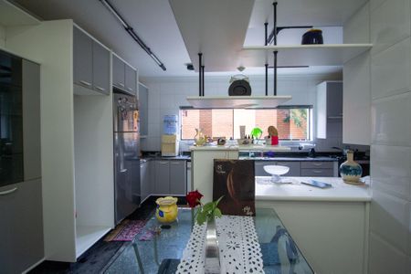 Casa para alugar com 334m², 3 quartos e 3 vagas Casa para alugar com 334m², 3 quartos e 3 vagasCozinha