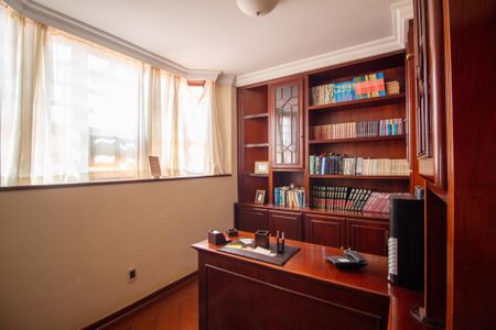 Casa para alugar com 334m², 3 quartos e 3 vagas Casa para alugar com 334m², 3 quartos e 3 vagasEscritório