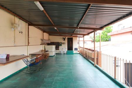 Casa à venda com 182m², 3 quartos e 2 vagas Casa à venda com 182m², 3 quartos e 2 vagasÁrea externa