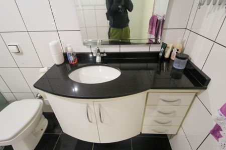 Casa à venda com 182m², 3 quartos e 2 vagas Casa à venda com 182m², 3 quartos e 2 vagasBanheiro