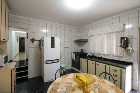 Casa à venda com 182m², 3 quartos e 2 vagas Casa à venda com 182m², 3 quartos e 2 vagasCozinha