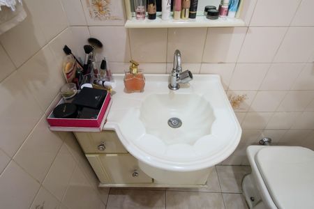 Casa à venda com 182m², 3 quartos e 2 vagas Casa à venda com 182m², 3 quartos e 2 vagasBanheiro da Suíte