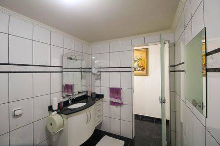 Casa à venda com 182m², 3 quartos e 2 vagas Casa à venda com 182m², 3 quartos e 2 vagasBanheiro
