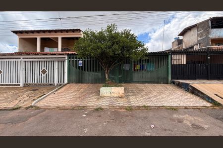 Casa para alugar com 100m², 2 quartos e 1 vagaFachada