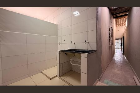 Casa para alugar com 100m², 2 quartos e 1 vagaÁrea Serviço