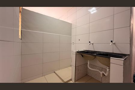 Casa para alugar com 100m², 2 quartos e 1 vagaÁrea Serviço