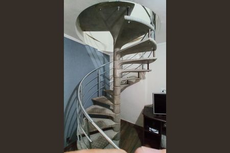 Casa à venda com 214m², 3 quartos e 3 vagasEscada 