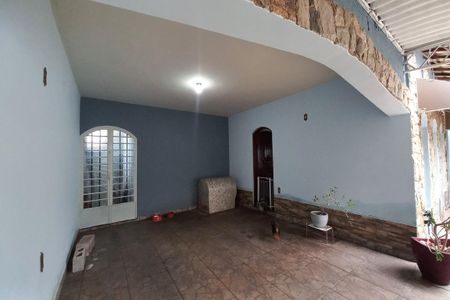 Casa à venda com 214m², 3 quartos e 3 vagasGaragem 