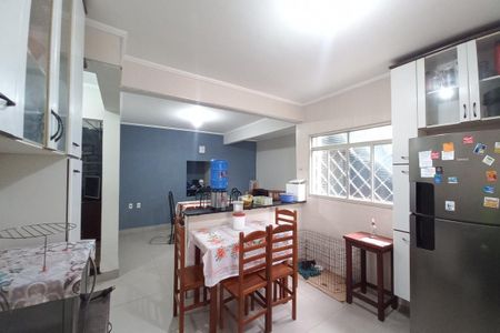 Casa à venda com 214m², 3 quartos e 3 vagasCozinha 