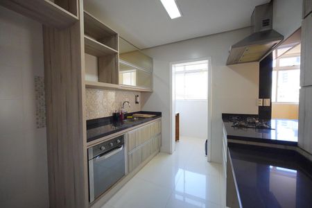 Cozinha de apartamento para alugar com 3 quartos, 102m² em Coqueiros, Florianópolis