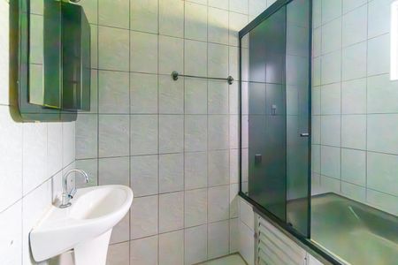 Casa para alugar com 90m², 2 quartos e 1 vaga Casa para alugar com 90m², 2 quartos e 1 vagaBanheiro Social